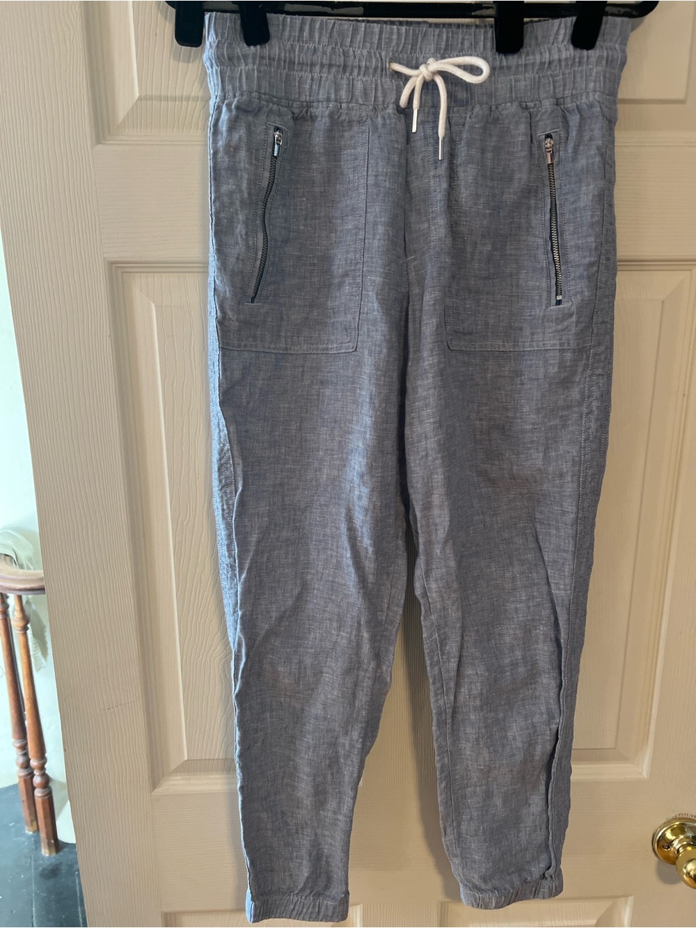 #311 Athleta Cabo Linen Jogger Pants Chambray Blue Cargo Zip Pocket Size 4 NWOT